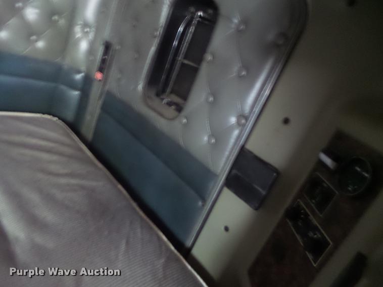 image for item DA3467 1998 Kenworth T600 semi truck