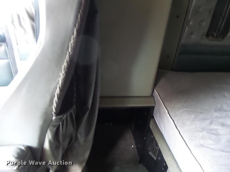 image for item DA3467 1998 Kenworth T600 semi truck