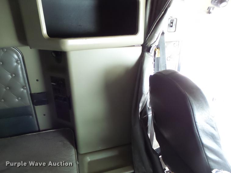 image for item DA3467 1998 Kenworth T600 semi truck