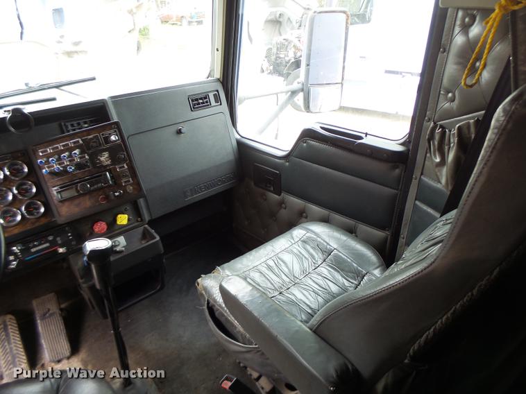 image for item DA3467 1998 Kenworth T600 semi truck