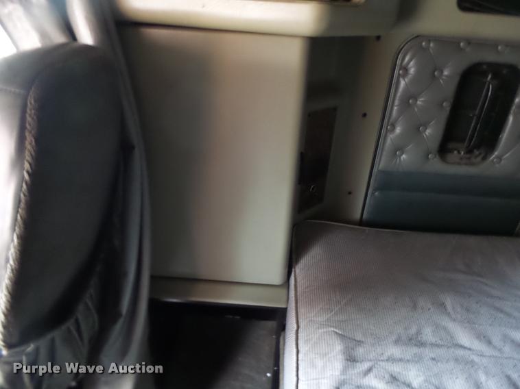 image for item DA3467 1998 Kenworth T600 semi truck