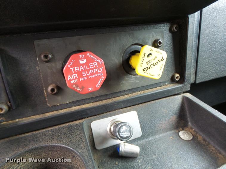 image for item DA3467 1998 Kenworth T600 semi truck