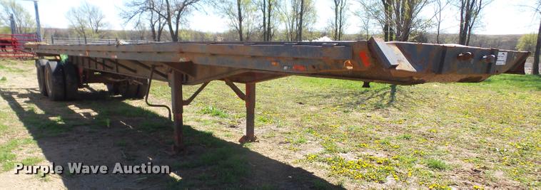 image for item DA8033 1979 Hobbs flatbed trailer
