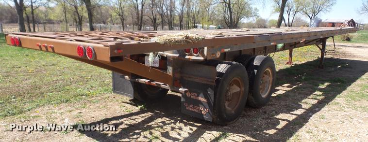 image for item DA8033 1979 Hobbs flatbed trailer