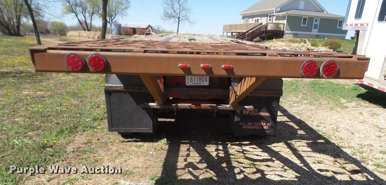 image for item DA8033 1979 Hobbs flatbed trailer