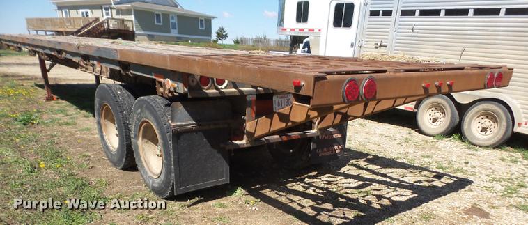 image for item DA8033 1979 Hobbs flatbed trailer