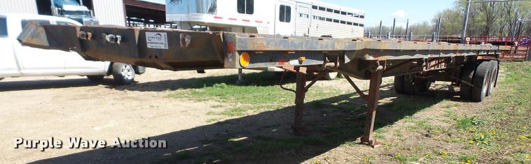 image for item DA8033 1979 Hobbs flatbed trailer