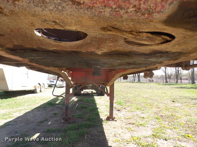 image for item DA8033 1979 Hobbs flatbed trailer