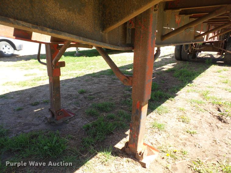 image for item DA8033 1979 Hobbs flatbed trailer