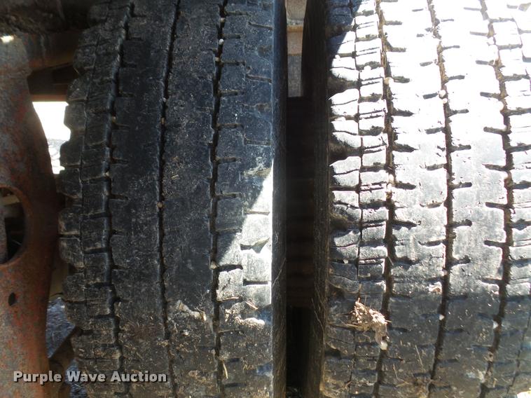 image for item DA8033 1979 Hobbs flatbed trailer