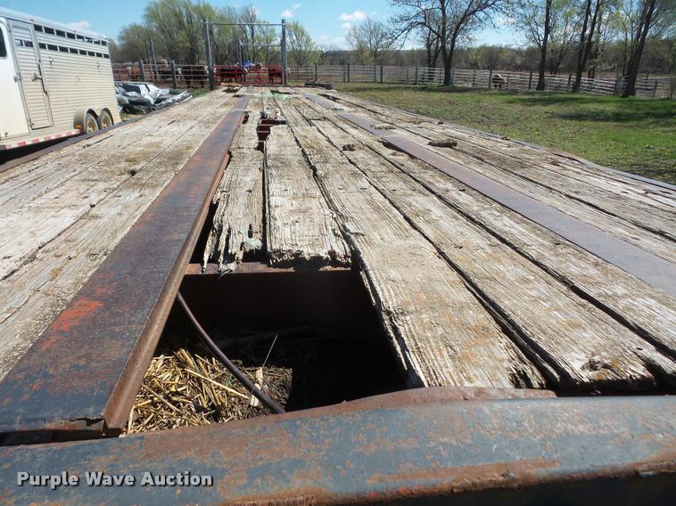 image for item DA8033 1979 Hobbs flatbed trailer