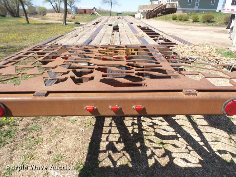 image for item DA8033 1979 Hobbs flatbed trailer