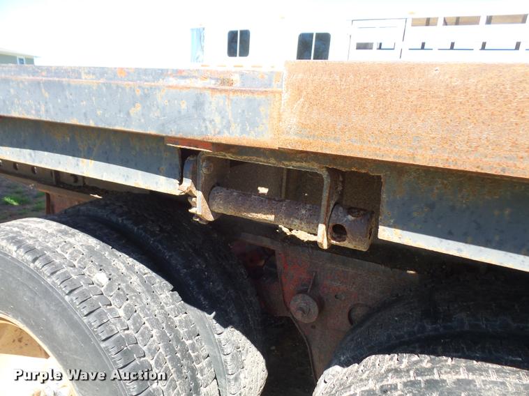 image for item DA8033 1979 Hobbs flatbed trailer