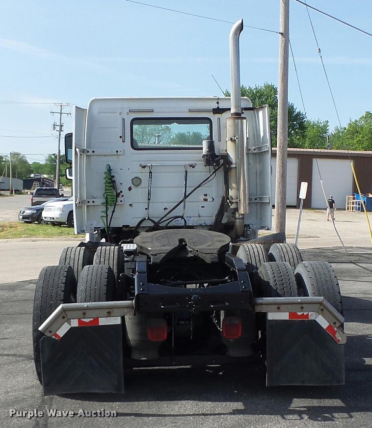 image for item DB1315 2005 Volvo VNM semi truck