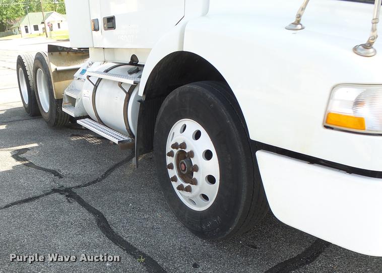 image for item DB1315 2005 Volvo VNM semi truck