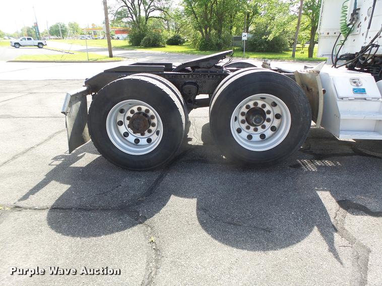 image for item DB1315 2005 Volvo VNM semi truck