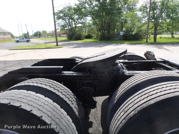 image for item DB1315 2005 Volvo VNM semi truck