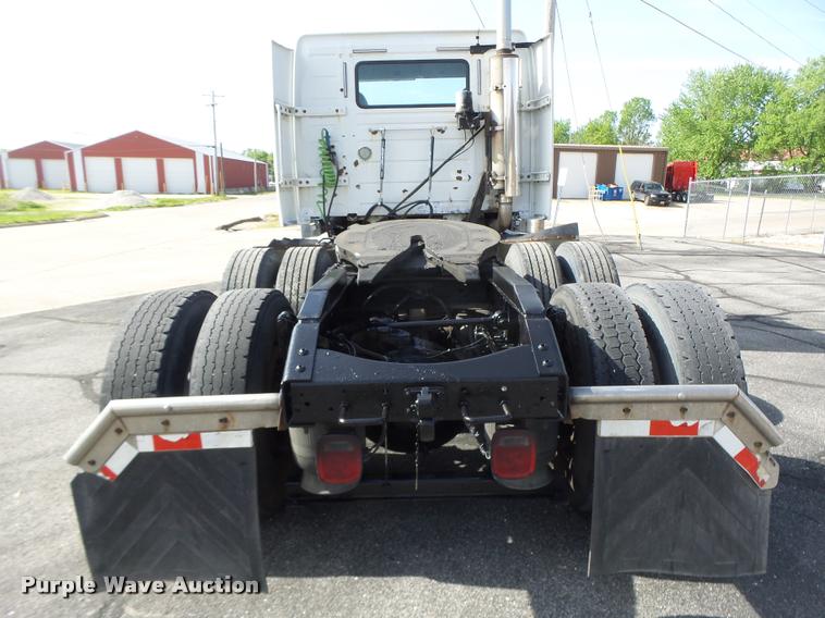 image for item DB1315 2005 Volvo VNM semi truck