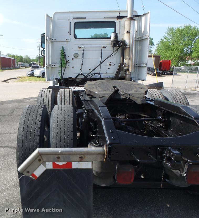 image for item DB1315 2005 Volvo VNM semi truck