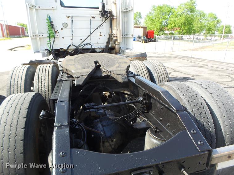 image for item DB1315 2005 Volvo VNM semi truck