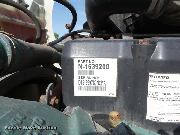 image for item DB1315 2005 Volvo VNM semi truck