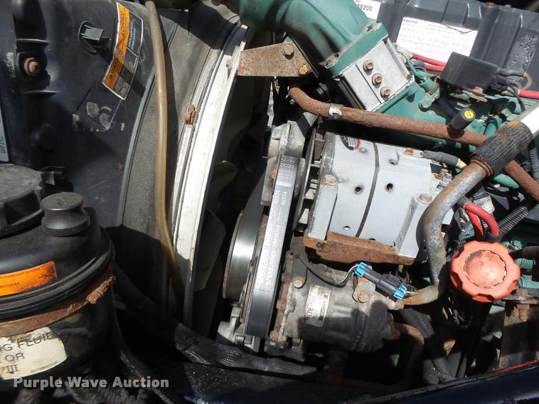 image for item DB1315 2005 Volvo VNM semi truck