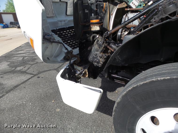 image for item DB1315 2005 Volvo VNM semi truck