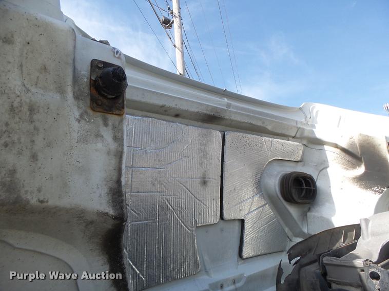 image for item DB1315 2005 Volvo VNM semi truck