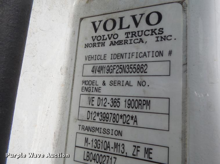 image for item DB1315 2005 Volvo VNM semi truck