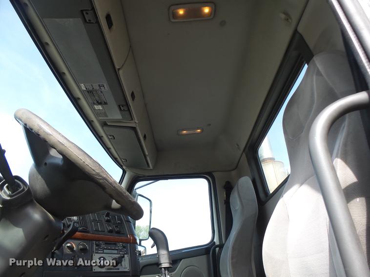 image for item DB1315 2005 Volvo VNM semi truck