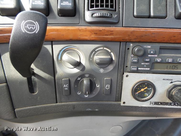 image for item DB1315 2005 Volvo VNM semi truck