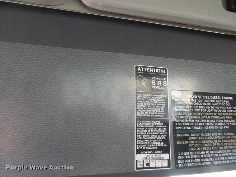 image for item DB1315 2005 Volvo VNM semi truck