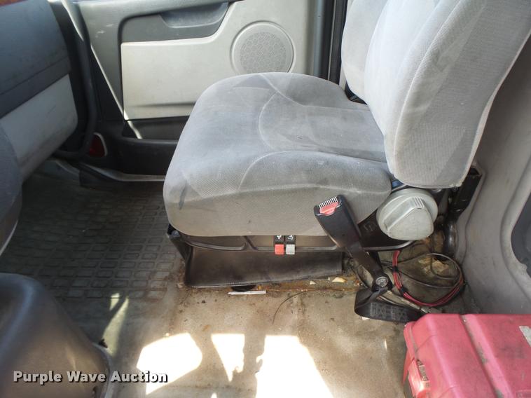 image for item DB1315 2005 Volvo VNM semi truck