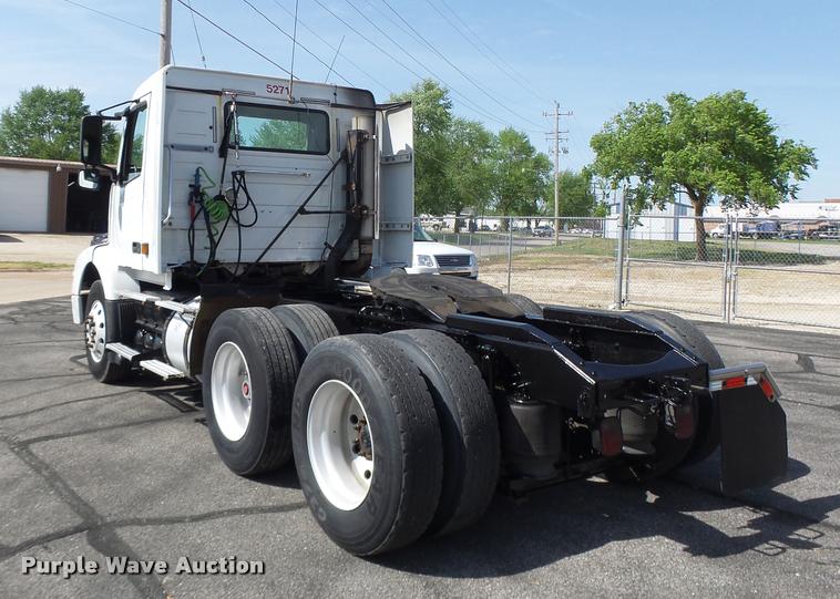 image for item DB1316 2004 Volvo VNM semi truck