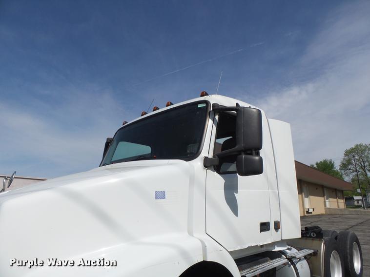 image for item DB1316 2004 Volvo VNM semi truck