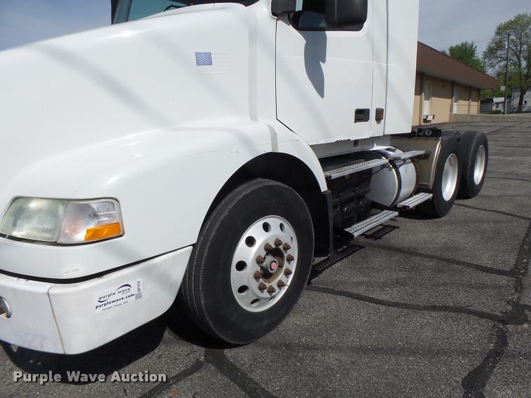 image for item DB1316 2004 Volvo VNM semi truck