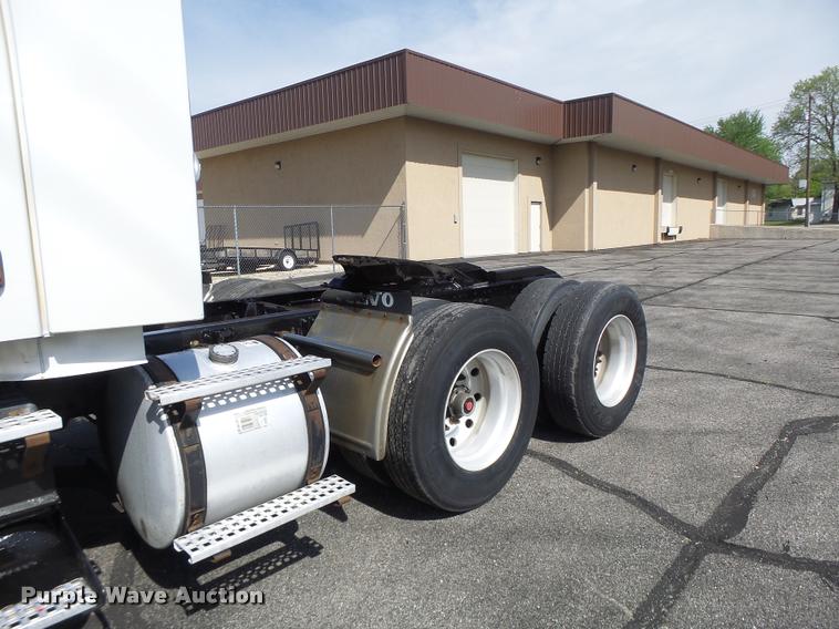 image for item DB1316 2004 Volvo VNM semi truck