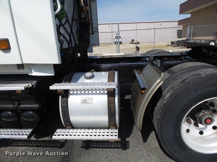 image for item DB1316 2004 Volvo VNM semi truck