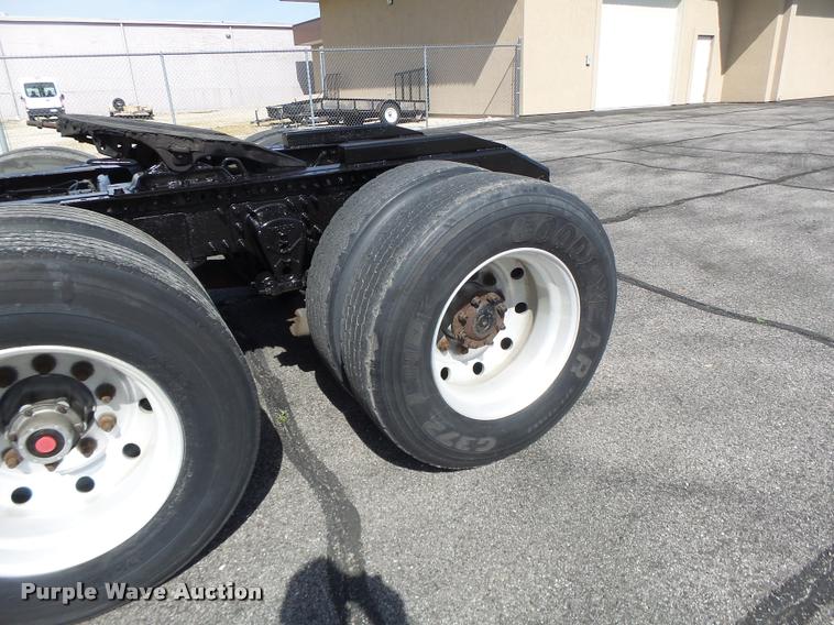 image for item DB1316 2004 Volvo VNM semi truck