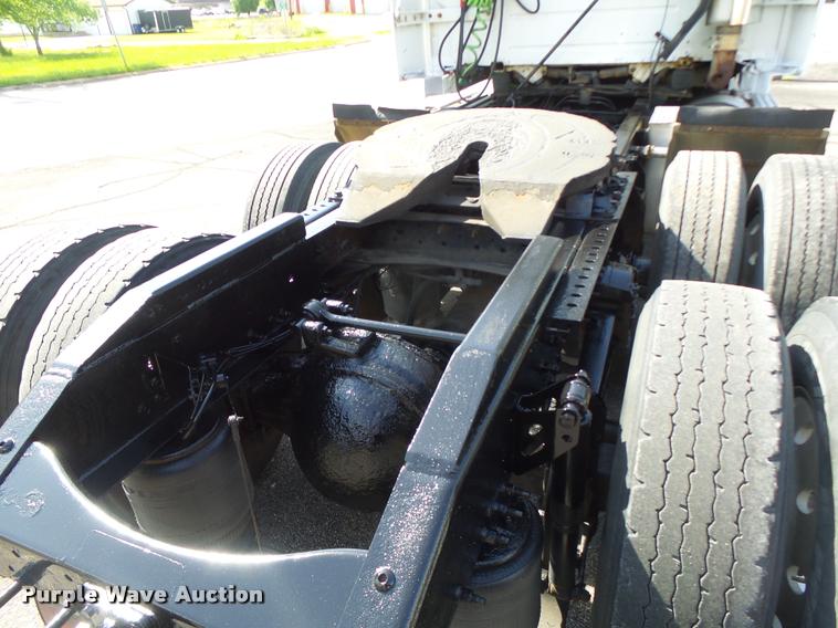 image for item DB1316 2004 Volvo VNM semi truck