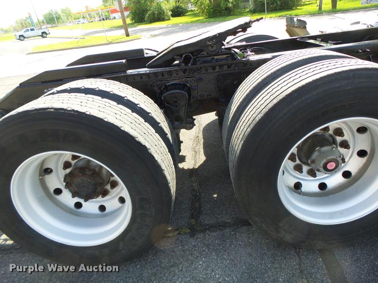 image for item DB1316 2004 Volvo VNM semi truck