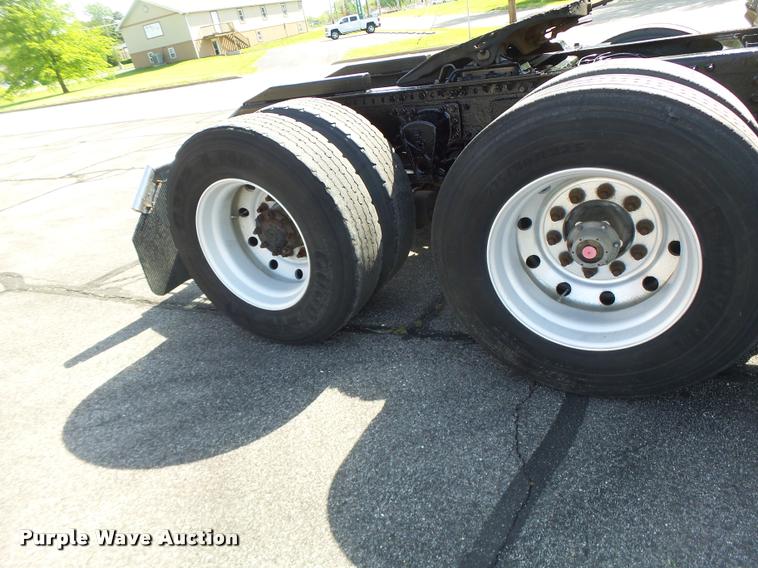 image for item DB1316 2004 Volvo VNM semi truck