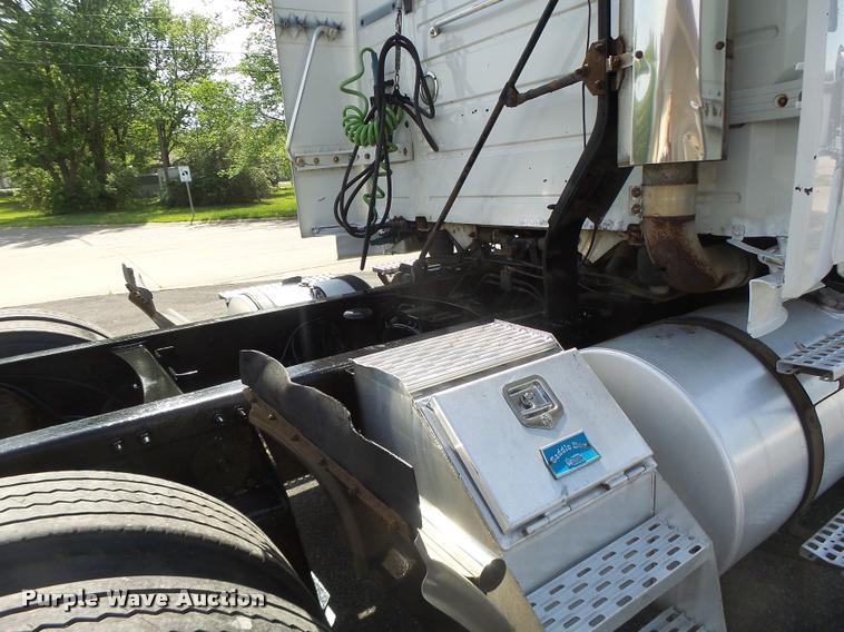 image for item DB1316 2004 Volvo VNM semi truck