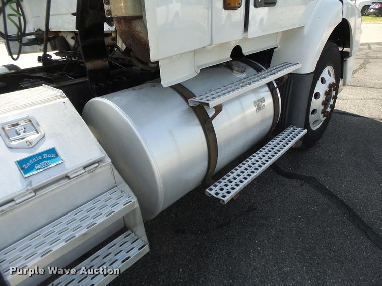 image for item DB1316 2004 Volvo VNM semi truck