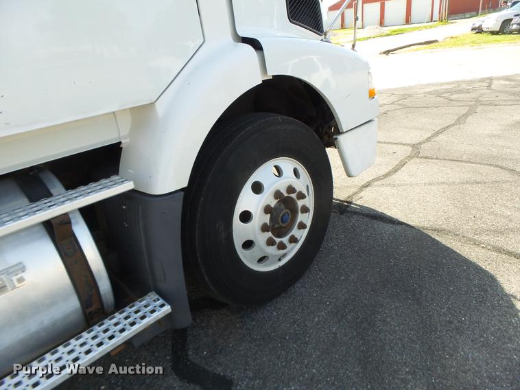 image for item DB1316 2004 Volvo VNM semi truck