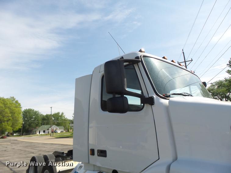 image for item DB1316 2004 Volvo VNM semi truck