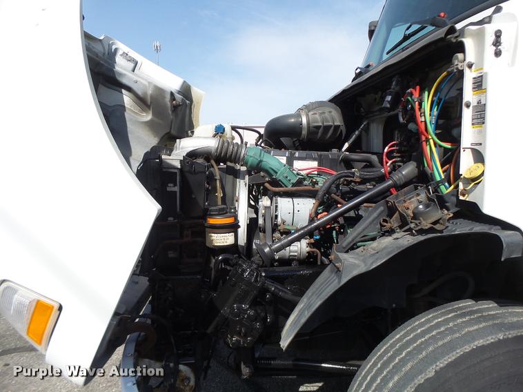 image for item DB1316 2004 Volvo VNM semi truck