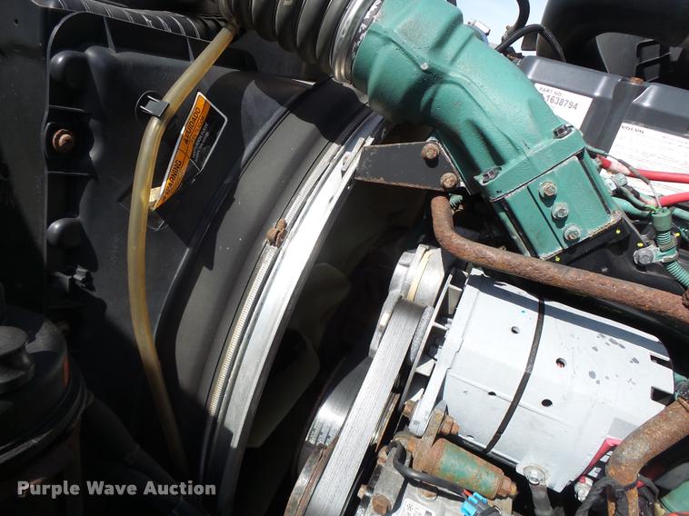 image for item DB1316 2004 Volvo VNM semi truck