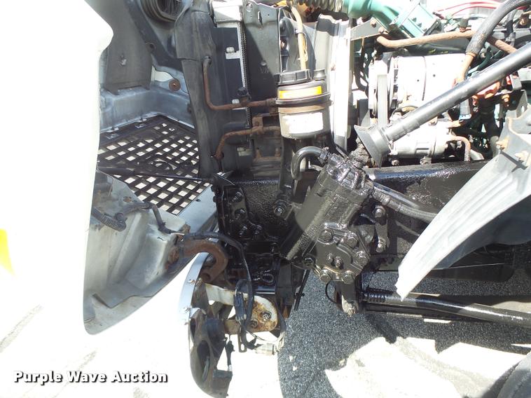 image for item DB1316 2004 Volvo VNM semi truck