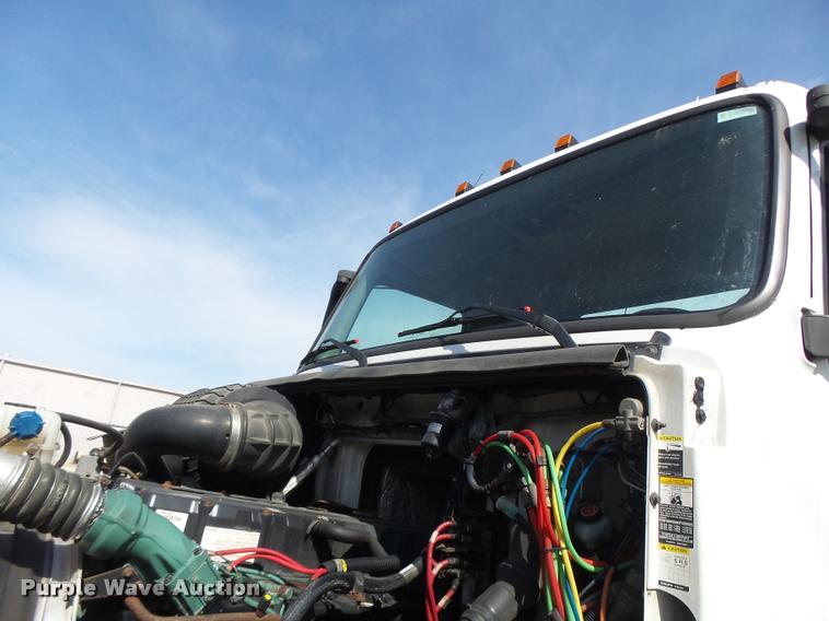 image for item DB1316 2004 Volvo VNM semi truck